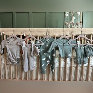 H&M Green and Beige Newborn Baby Clothing Sets with Hats